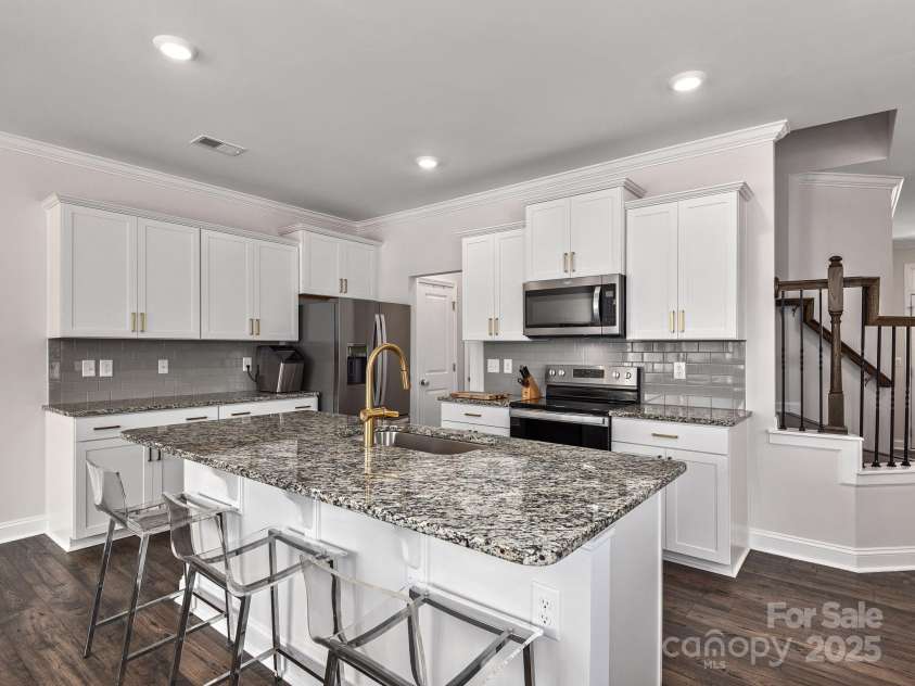 530 Big Sur Loop, Asheville, NC 28806.  MLS# CAR4253820, YatesRealty ID 17699. 