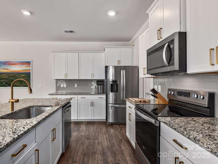 530 Big Sur Loop, Asheville, NC 28806.  MLS# CAR4253820, YatesRealty ID 17699. 