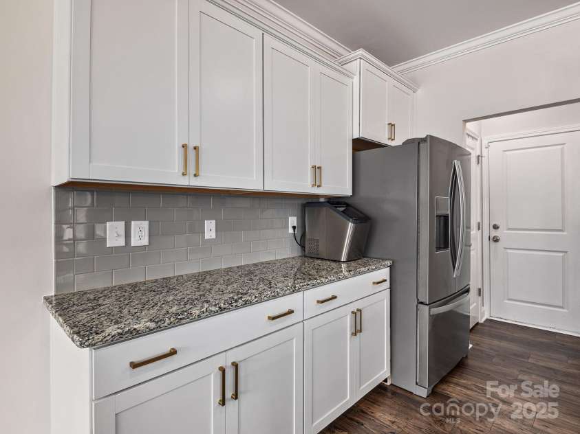 530 Big Sur Loop, Asheville, NC 28806.  MLS# CAR4253820, YatesRealty ID 17699. 