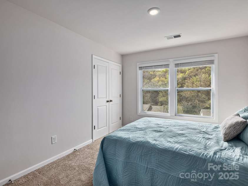 530 Big Sur Loop, Asheville, NC 28806.  MLS# CAR4253820, YatesRealty ID 17699. 