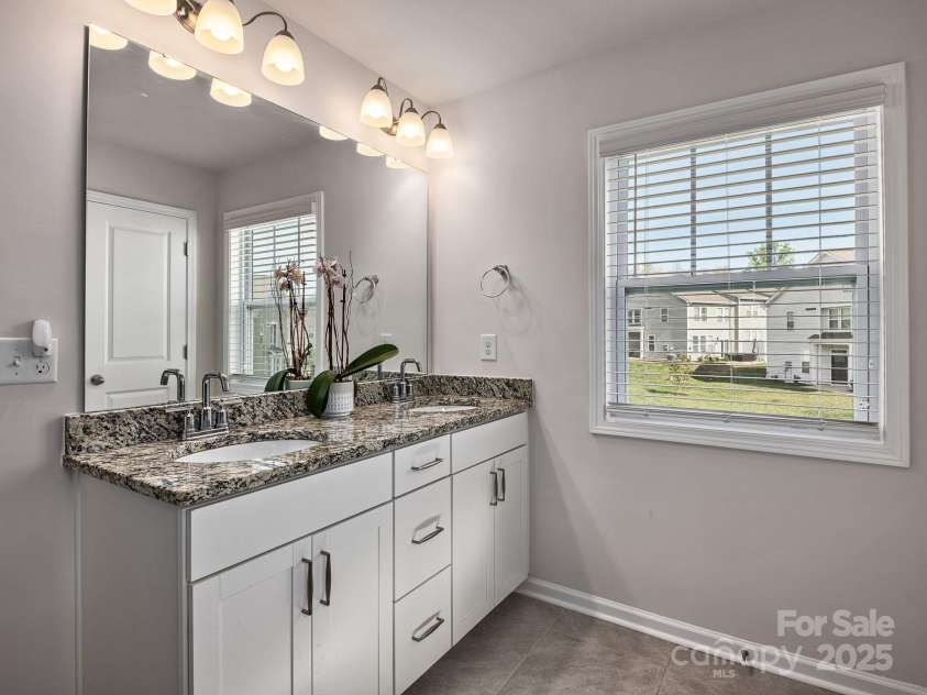 530 Big Sur Loop, Asheville, NC 28806.  MLS# CAR4253820, YatesRealty ID 17699. 