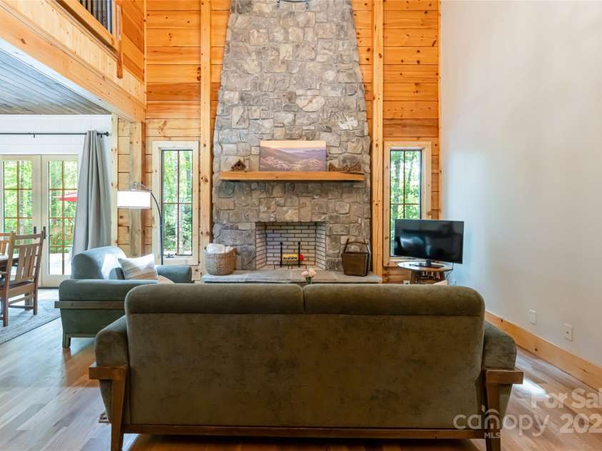 103 Blue Sky Lane, Hendersonville, NC 28792.  MLS# CAR4268920, YatesRealty ID 177. Great room