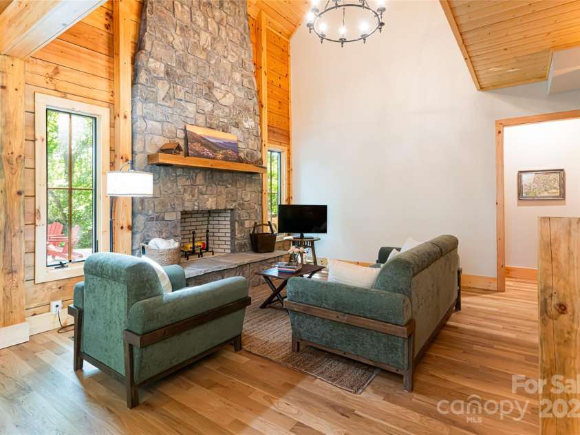 103 Blue Sky Lane, Hendersonville, NC 28792.  MLS# CAR4268920, YatesRealty ID 177. Great room