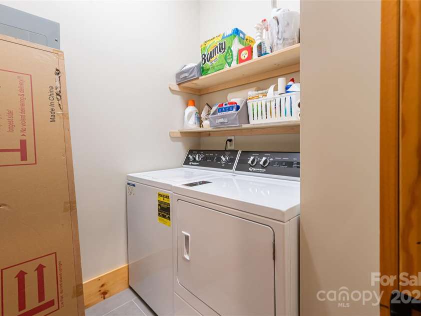 103 Blue Sky Lane, Hendersonville, NC 28792.  MLS# CAR4268920, YatesRealty ID 177. Laundry