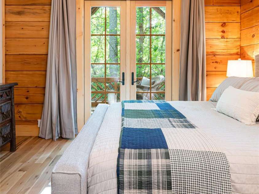 103 Blue Sky Lane, Hendersonville, NC 28792.  MLS# CAR4268920, YatesRealty ID 177. Primary bedroom