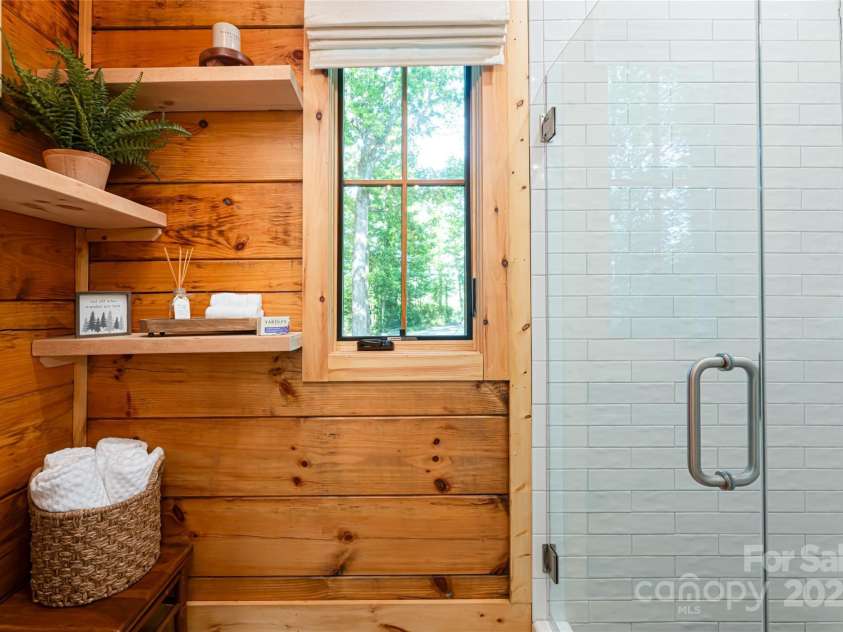 103 Blue Sky Lane, Hendersonville, NC 28792.  MLS# CAR4268920, YatesRealty ID 177. Primary ensuite