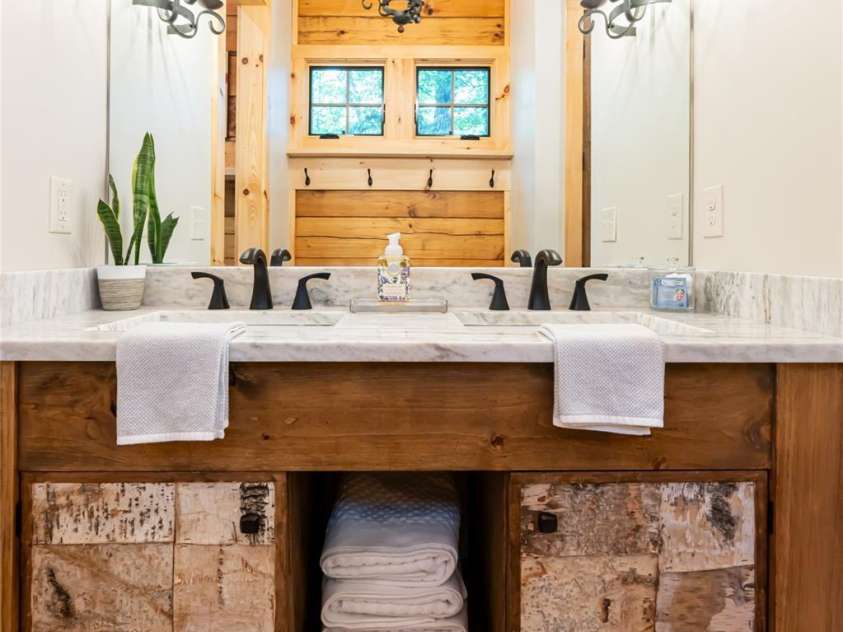 103 Blue Sky Lane, Hendersonville, NC 28792.  MLS# CAR4268920, YatesRealty ID 177. Primary ensuite