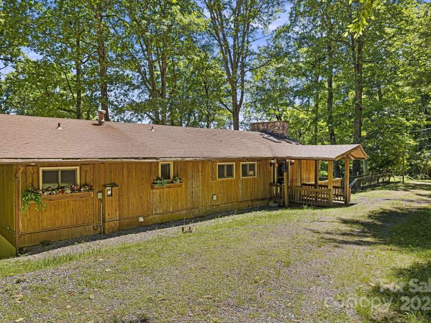 14 Oak Ridge Lane, Mars Hill, NC 28754.  MLS# CAR4172163, YatesRealty ID 177. 