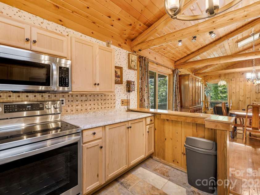 14 Oak Ridge Lane, Mars Hill, NC 28754.  MLS# CAR4172163, YatesRealty ID 177. 