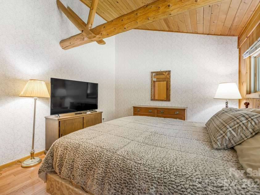 14 Oak Ridge Lane, Mars Hill, NC 28754.  MLS# CAR4172163, YatesRealty ID 177. 