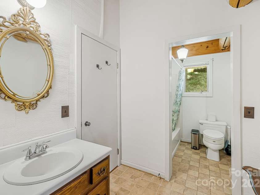 14 Oak Ridge Lane, Mars Hill, NC 28754.  MLS# CAR4172163, YatesRealty ID 177. 