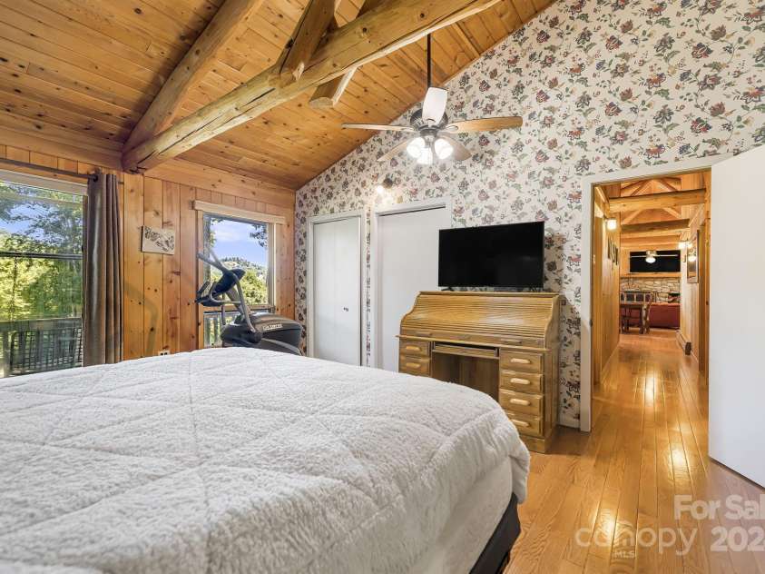 14 Oak Ridge Lane, Mars Hill, NC 28754.  MLS# CAR4172163, YatesRealty ID 177. 