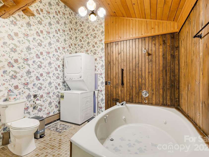 14 Oak Ridge Lane, Mars Hill, NC 28754.  MLS# CAR4172163, YatesRealty ID 177. 