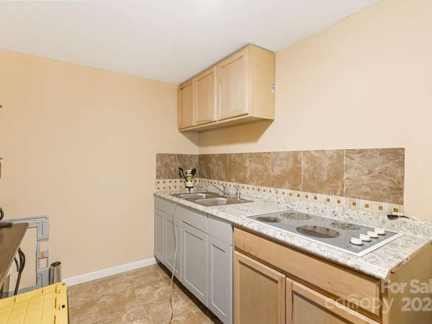 14 Oak Ridge Lane, Mars Hill, NC 28754.  MLS# CAR4172163, YatesRealty ID 177. 