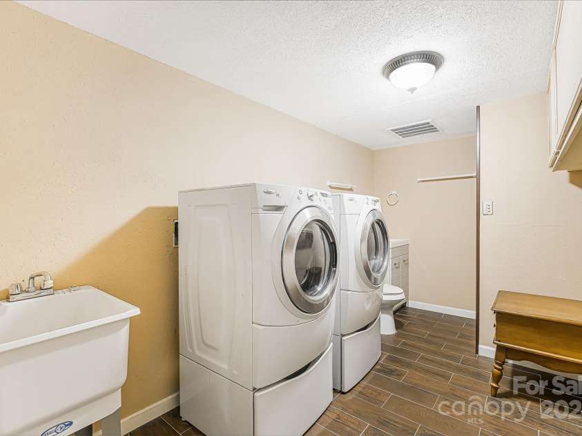 14 Oak Ridge Lane, Mars Hill, NC 28754.  MLS# CAR4172163, YatesRealty ID 177. 