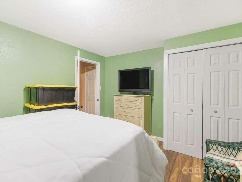 14 Oak Ridge Lane, Mars Hill, NC 28754.  MLS# CAR4172163, YatesRealty ID 177. 