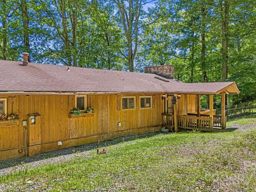 14 Oak Ridge Lane, Mars Hill, NC 28754.  MLS# CAR4172163, YatesRealty ID 177. 
