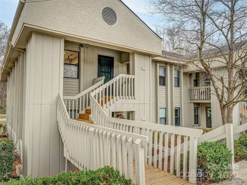 102 Abbey Circle, Asheville, NC 28805.  MLS# CAR4328206, YatesRealty ID 1770. 