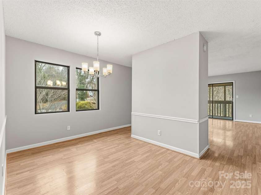 102 Abbey Circle, Asheville, NC 28805.  MLS# CAR4328206, YatesRealty ID 1770. 