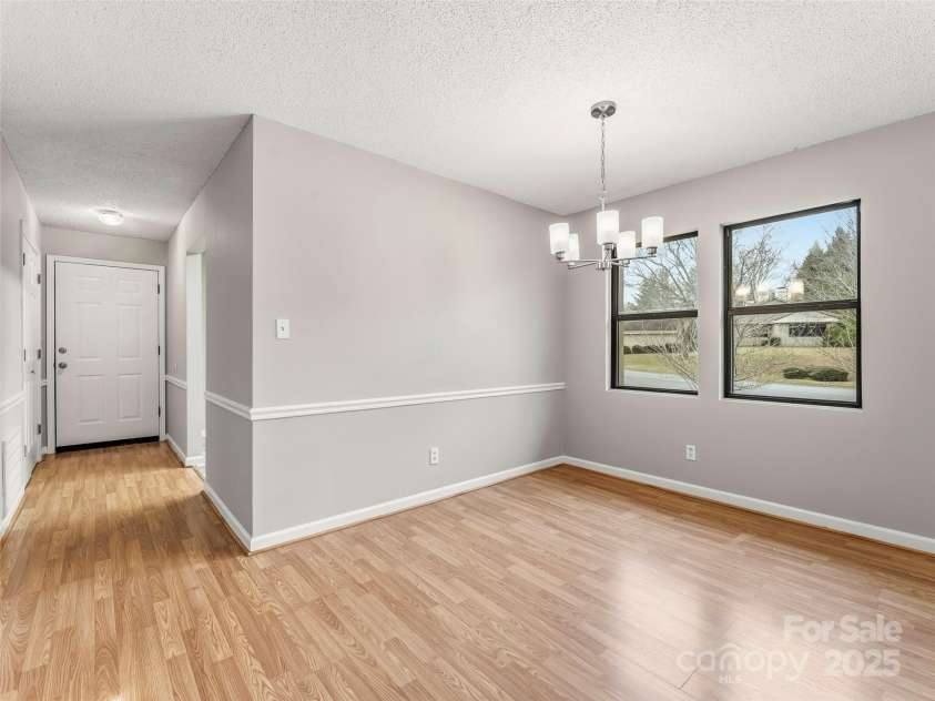 102 Abbey Circle, Asheville, NC 28805.  MLS# CAR4328206, YatesRealty ID 1770. 