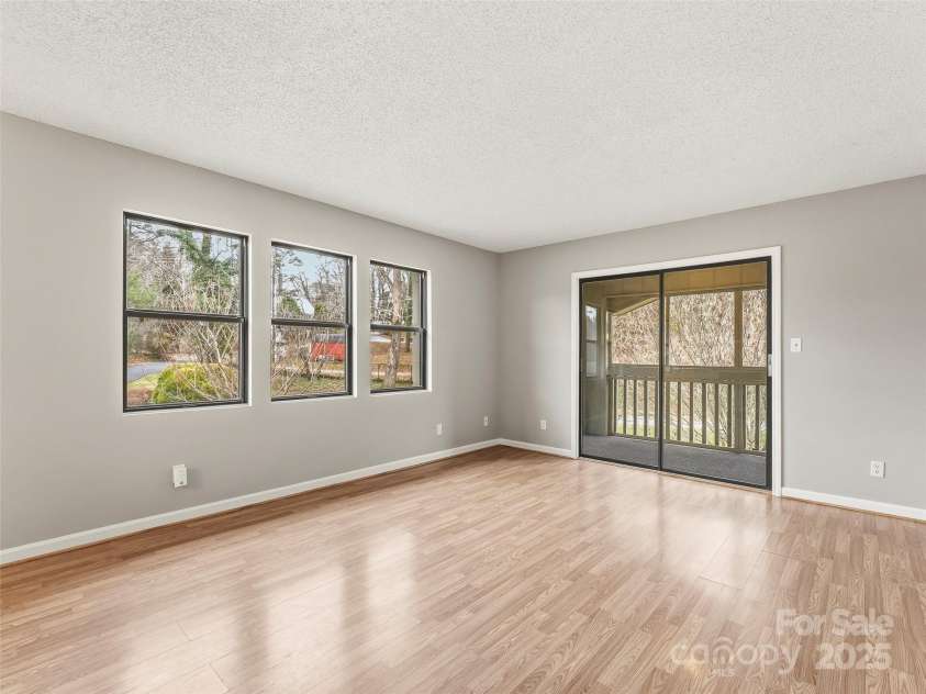 102 Abbey Circle, Asheville, NC 28805.  MLS# CAR4328206, YatesRealty ID 1770. 