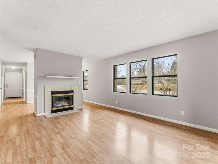 102 Abbey Circle, Asheville, NC 28805.  MLS# CAR4328206, YatesRealty ID 1770. 