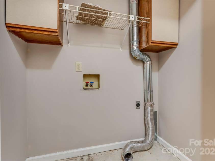 102 Abbey Circle, Asheville, NC 28805.  MLS# CAR4328206, YatesRealty ID 1770. 