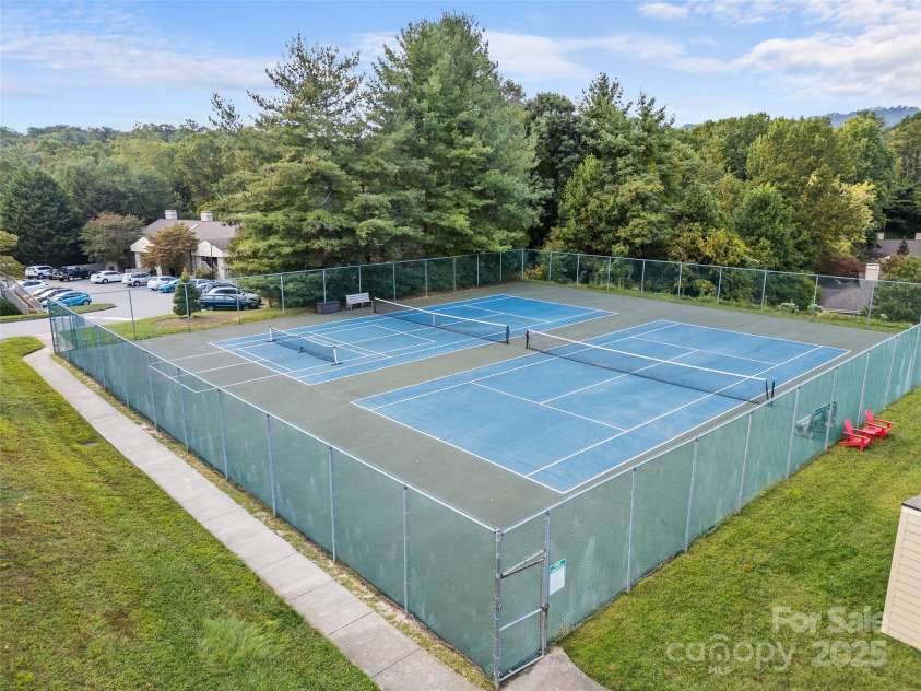 102 Abbey Circle, Asheville, NC 28805.  MLS# CAR4328206, YatesRealty ID 1770. 