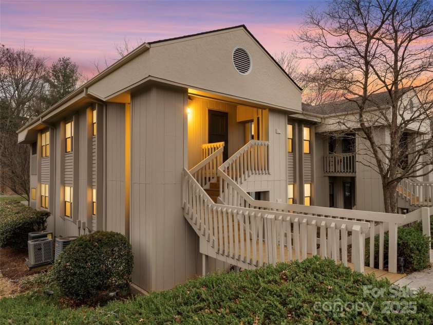 102 Abbey Circle, Asheville, NC 28805.  MLS# CAR4328206, YatesRealty ID 1770. 