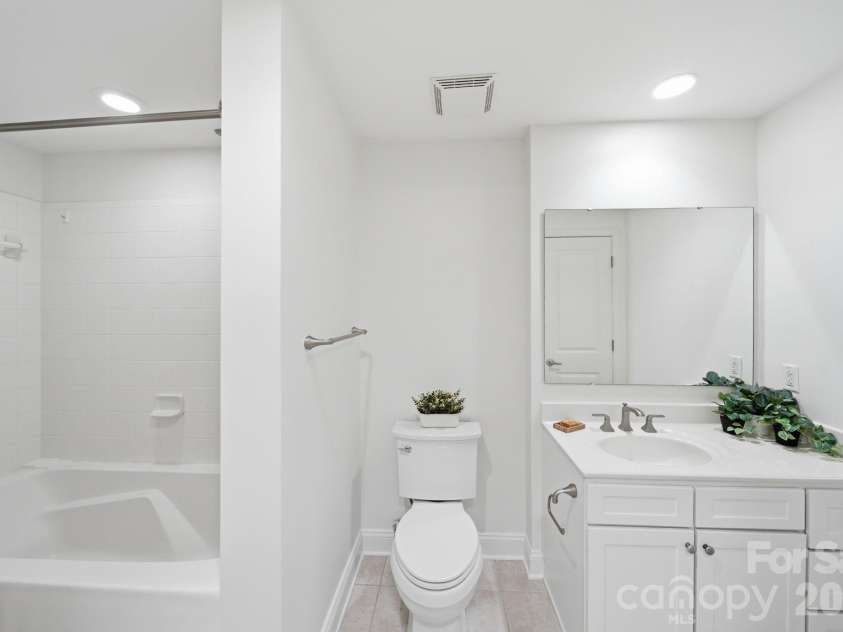 721 Governor Morrison Street, Charlotte, NC 28211.  MLS# CAR4316413, YatesRealty ID 1770. 2nd Full Bath