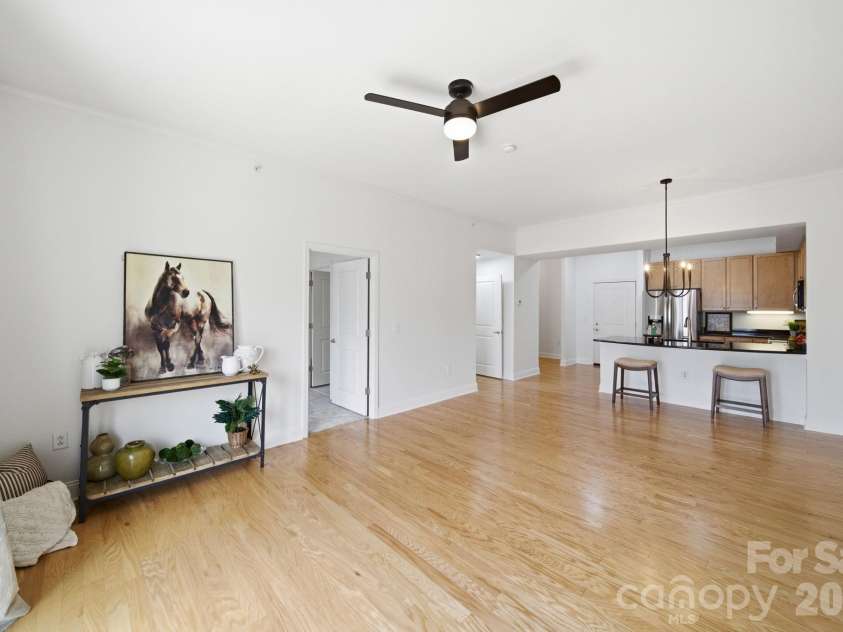 721 Governor Morrison Street, Charlotte, NC 28211.  MLS# CAR4316413, YatesRealty ID 1770. Family Room/Dining Area