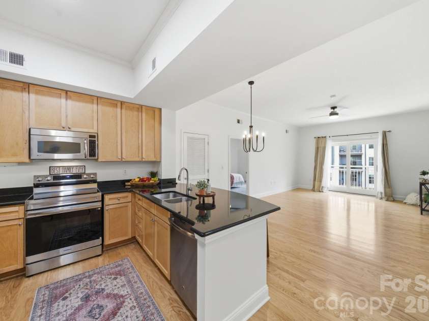 721 Governor Morrison Street, Charlotte, NC 28211.  MLS# CAR4316413, YatesRealty ID 1770. Kitchen-Open Floor Plan