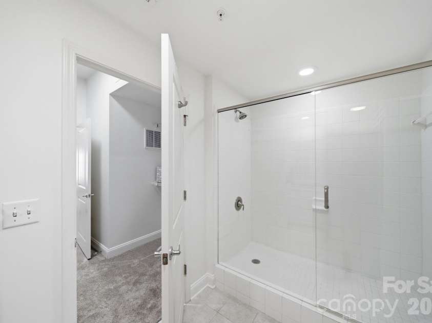 721 Governor Morrison Street, Charlotte, NC 28211.  MLS# CAR4316413, YatesRealty ID 1770. Owner's Bath