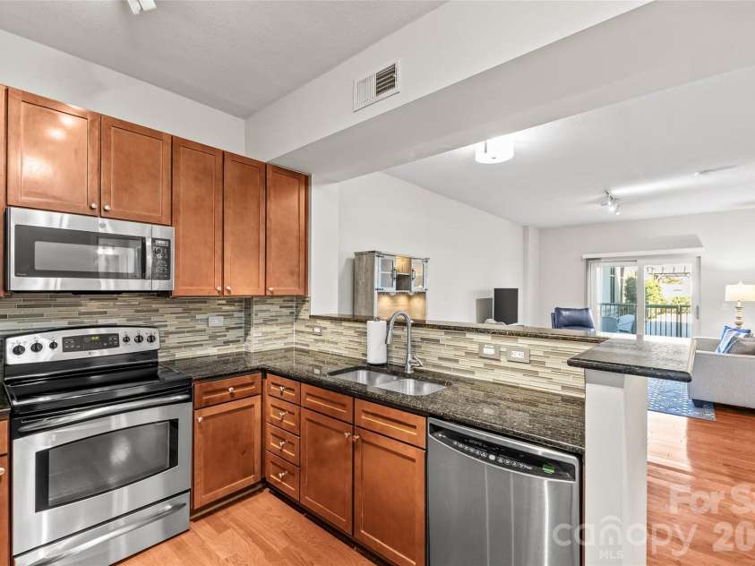 721 Governor Morrison Street, Charlotte, NC 28211.  MLS# CAR4429641, YatesRealty ID 1770. 