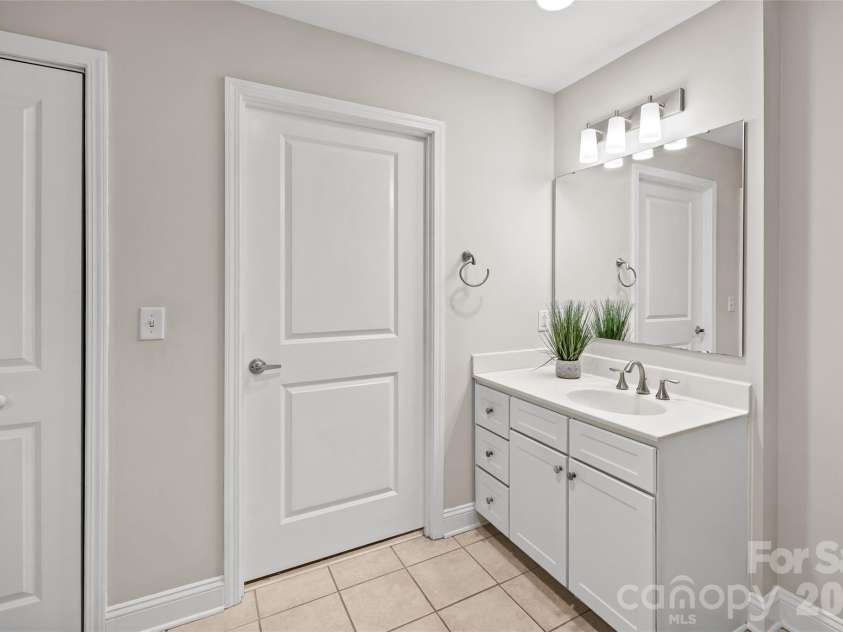 721 Governor Morrison Street, Charlotte, NC 28211.  MLS# CAR4429641, YatesRealty ID 1770. 