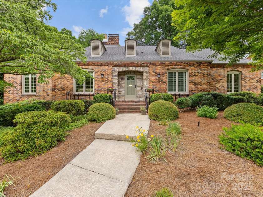3225 Mill Pond Road, Charlotte, NC 28226.  MLS# CAR4263953, YatesRealty ID 17700. 3225 Mill Pond