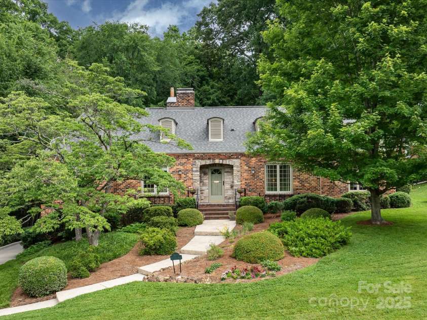 3225 Mill Pond Road, Charlotte, NC 28226.  MLS# CAR4263953, YatesRealty ID 17700. 
