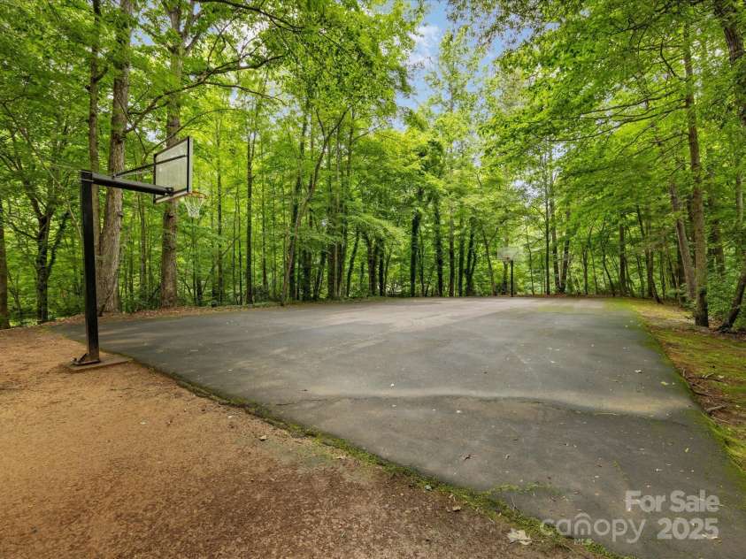 3225 Mill Pond Road, Charlotte, NC 28226.  MLS# CAR4263953, YatesRealty ID 17700. Basketball Courts and Anne Heinig Park
