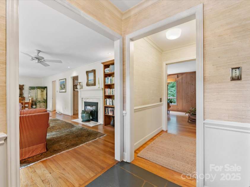 3225 Mill Pond Road, Charlotte, NC 28226.  MLS# CAR4263953, YatesRealty ID 17700. Foryer