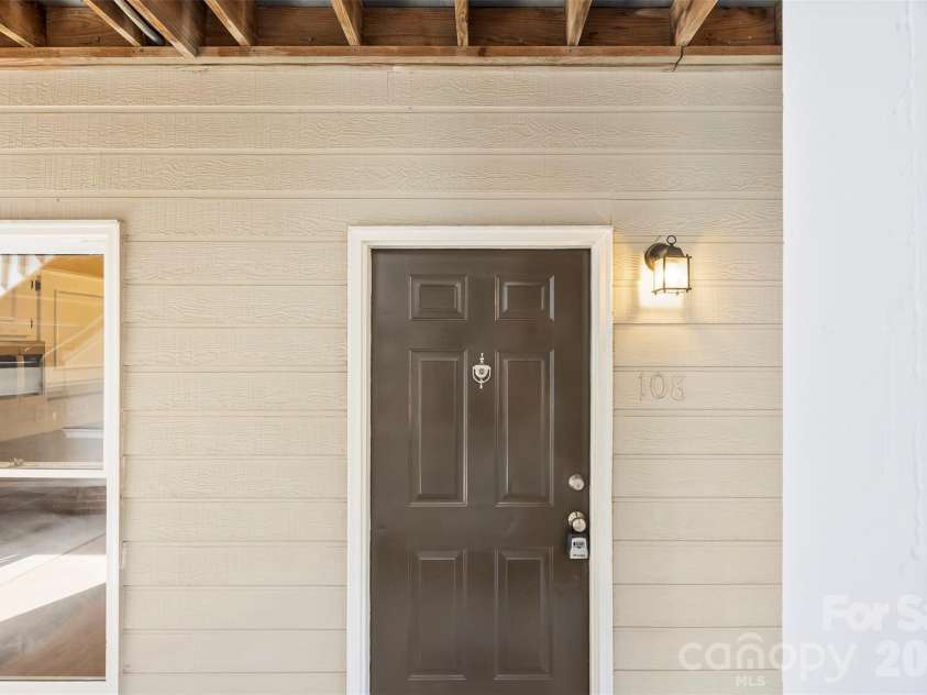 301 Queens Road, Charlotte, NC 28204.  MLS# CAR4343288, YatesRealty ID 17701. 