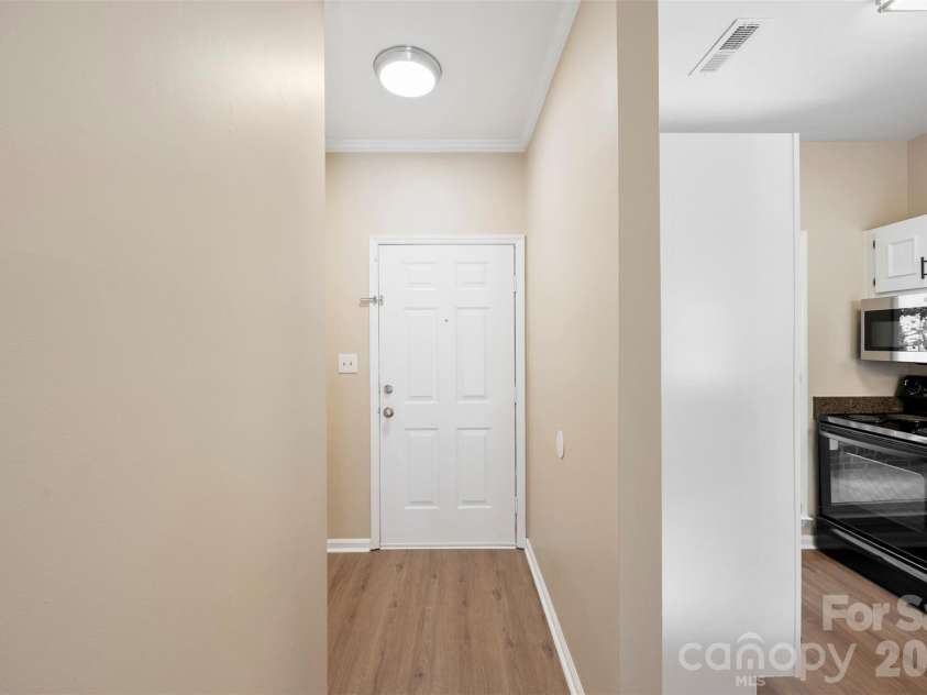 301 Queens Road, Charlotte, NC 28204.  MLS# CAR4343288, YatesRealty ID 17701. 