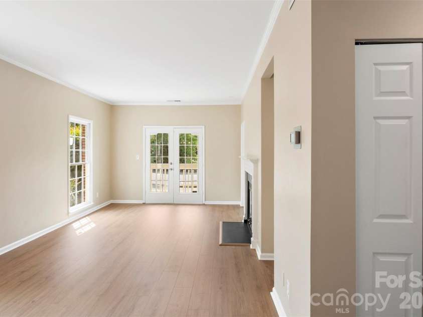 301 Queens Road, Charlotte, NC 28204.  MLS# CAR4343288, YatesRealty ID 17701. 