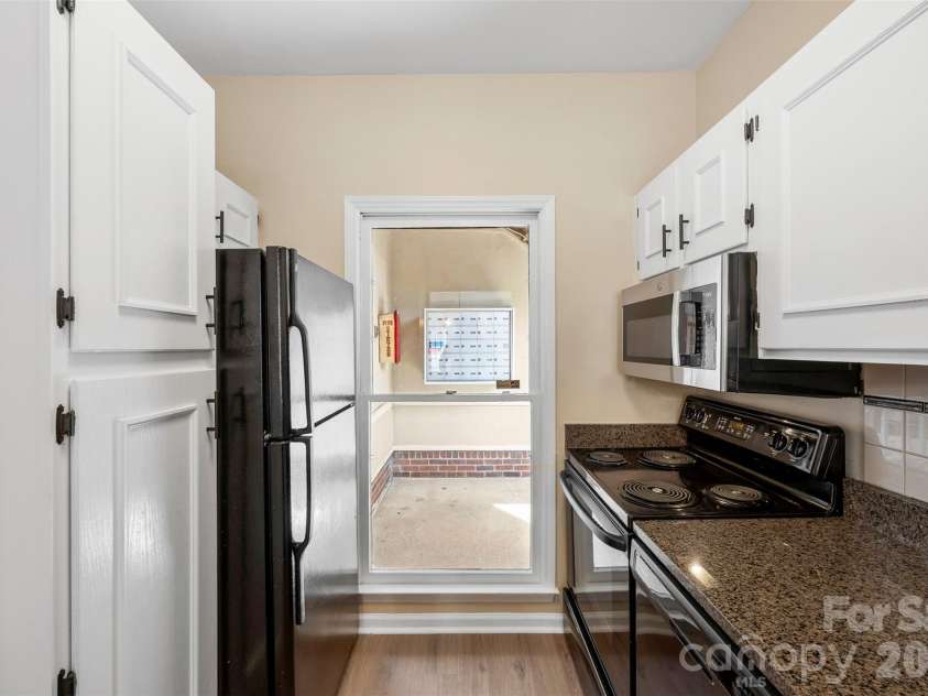301 Queens Road, Charlotte, NC 28204.  MLS# CAR4343288, YatesRealty ID 17701. 