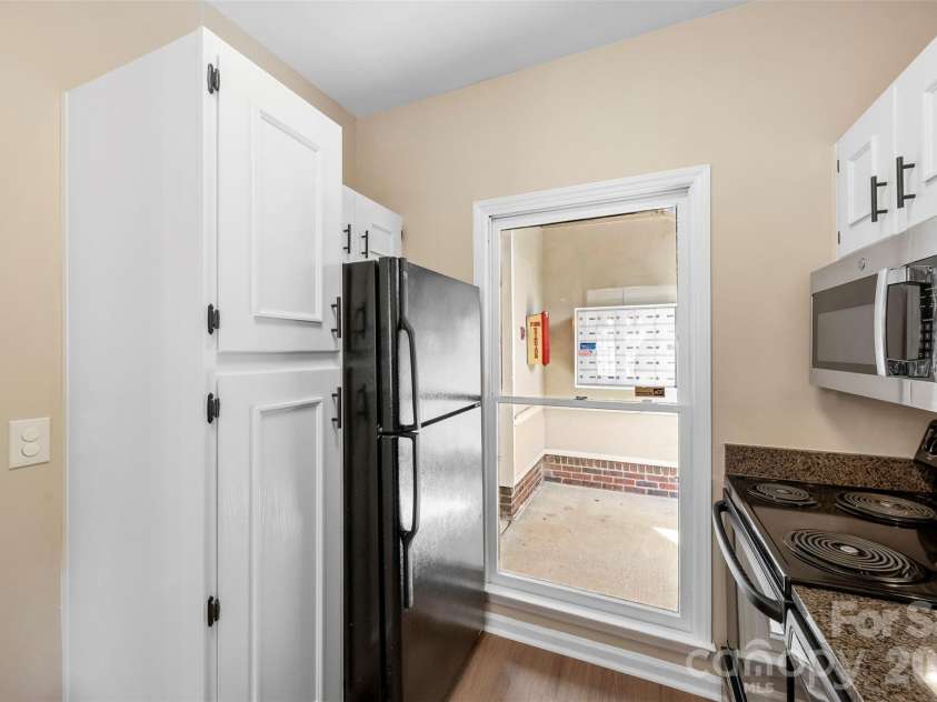301 Queens Road, Charlotte, NC 28204.  MLS# CAR4343288, YatesRealty ID 17701. 