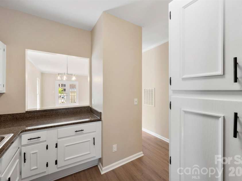 301 Queens Road, Charlotte, NC 28204.  MLS# CAR4343288, YatesRealty ID 17701. 