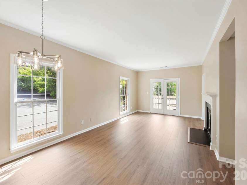 301 Queens Road, Charlotte, NC 28204.  MLS# CAR4343288, YatesRealty ID 17701. 