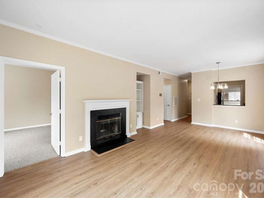 301 Queens Road, Charlotte, NC 28204.  MLS# CAR4343288, YatesRealty ID 17701. 