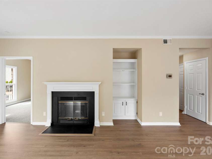 301 Queens Road, Charlotte, NC 28204.  MLS# CAR4343288, YatesRealty ID 17701. 