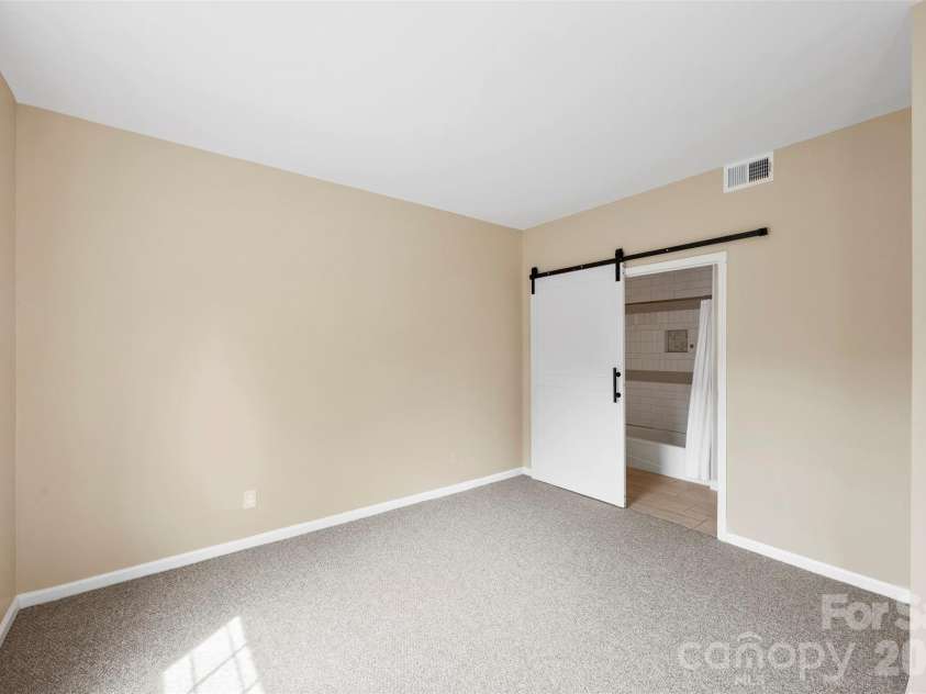 301 Queens Road, Charlotte, NC 28204.  MLS# CAR4343288, YatesRealty ID 17701. 