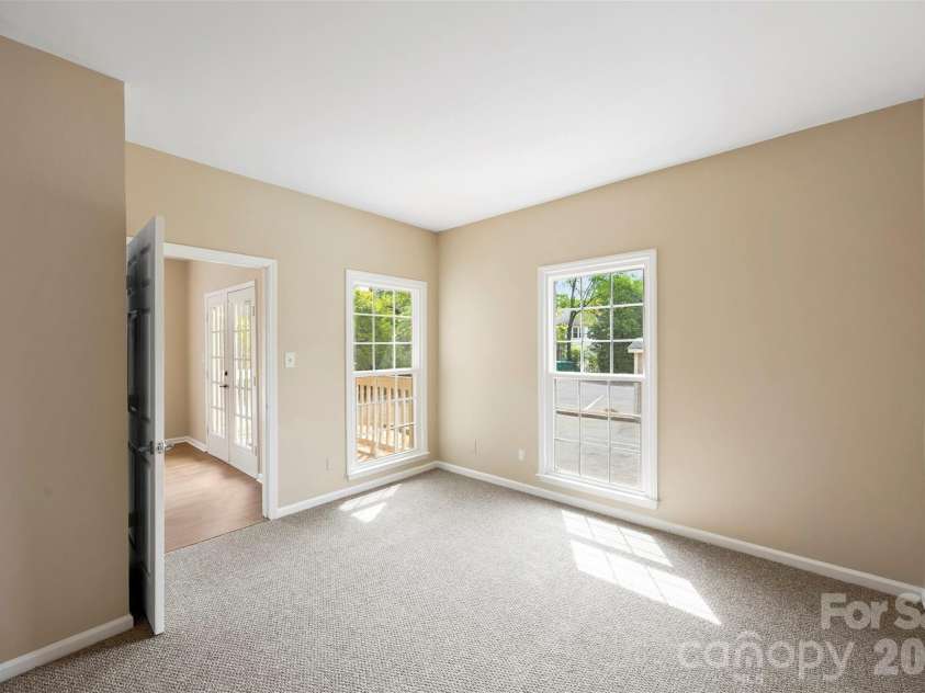 301 Queens Road, Charlotte, NC 28204.  MLS# CAR4343288, YatesRealty ID 17701. 
